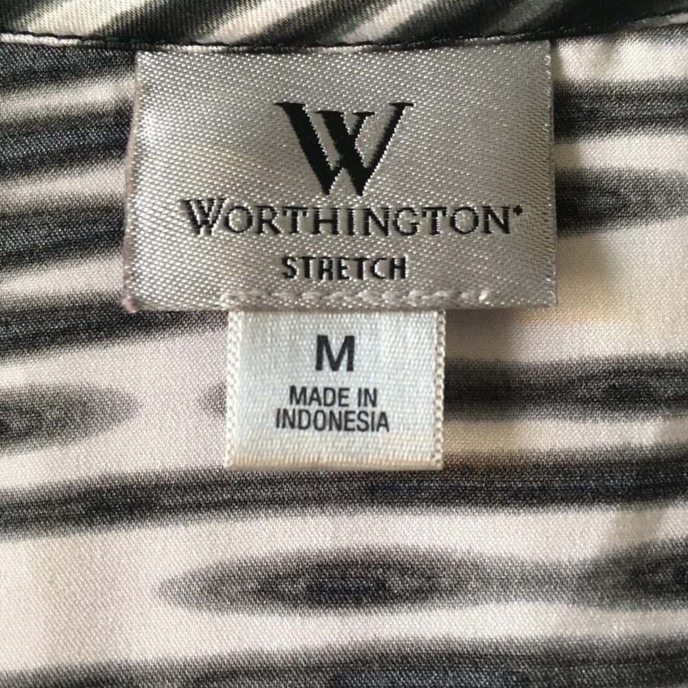 Textured Print Button Front Blouse - Picture 5 of 6